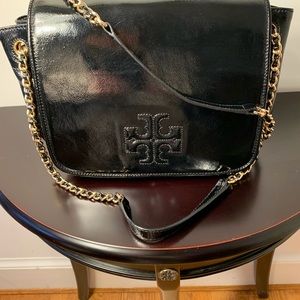 Tory Burch Black Patent leather shoulder bag with chain detail